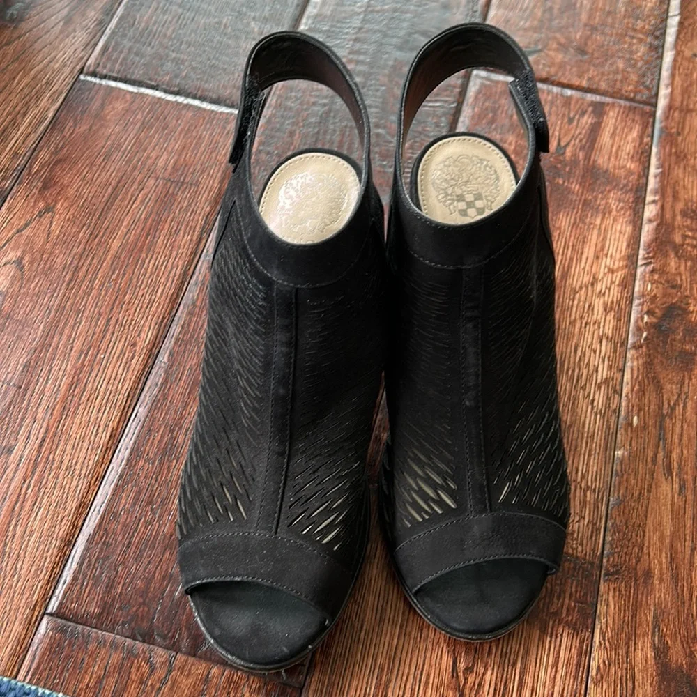 Vince Camuto - Picture 1 of 2